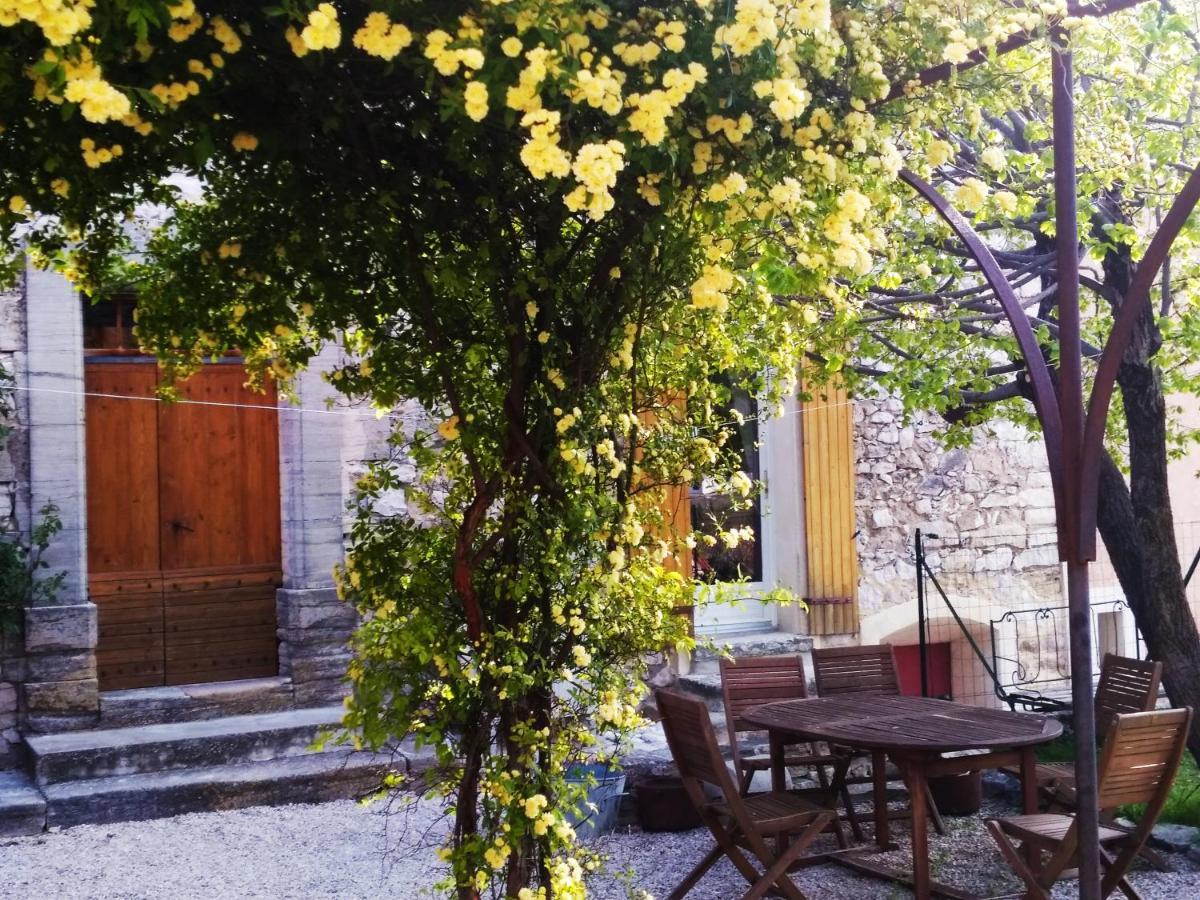 Chambre D'Hotes Face Au Lavoir Methamis Exterior photo
